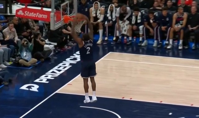 开云体育下载网址-杀疯了！伦纳德展示各种进攻技巧连续得分打停比赛