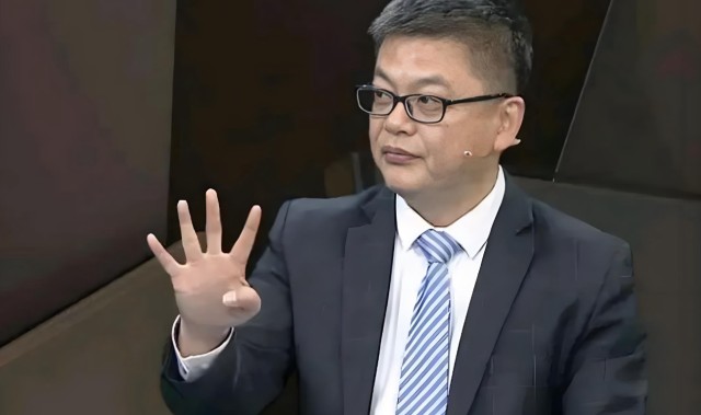 开云体育下载APP-2连胜！苏群中肯点评，指出了男篮赢球的3大原因