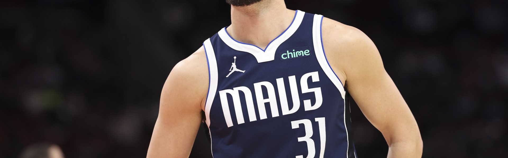 开云体育下载网址-尽力输出！克莱全场13投7中&amp;三分10中4 拿下18分1篮板2助攻