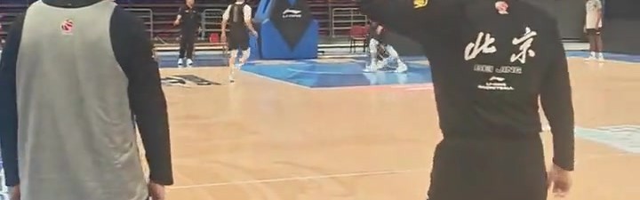 开云体育下载APP-北京男篮公开训练！新援麦基首次亮相 周琦赵睿火线回归