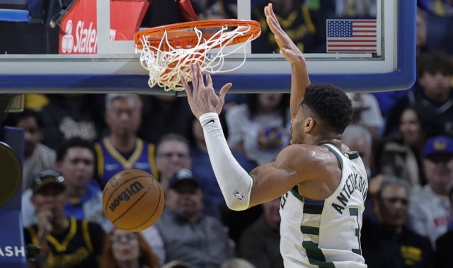 开云体育下载官网-很全面！字母哥生涯至今32场至少30分10助 历史大前锋位置最多