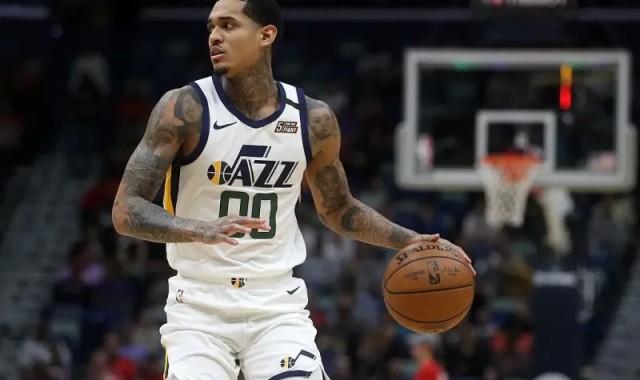 开云体育下载官网-克拉克森：爵士播放致敬视频时，我努力控制不让眼泪流下来